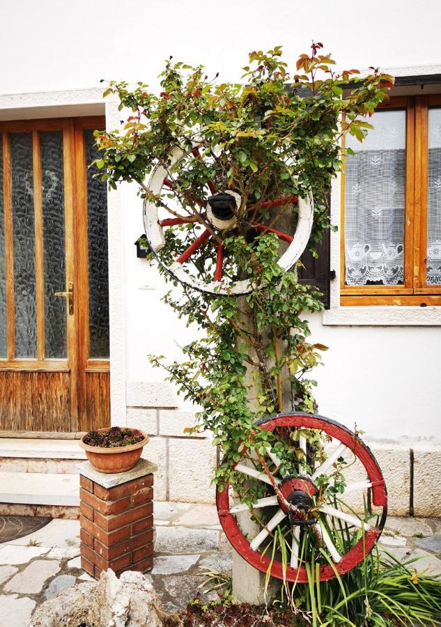Villa Casa Rustica Con Giardino Caprino Veronese Exterior foto